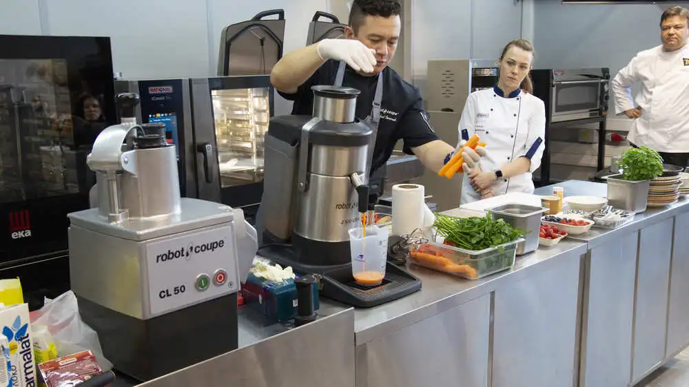 ~/assets/img/education/Обучение работе на оборудовании